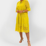 Adéla Elegantní Krajkové Šaty Tříčtvrteční Knoflíky